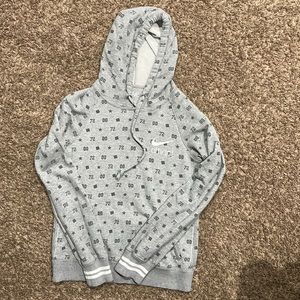 Nike Women’s Sweatshirt. Medium.